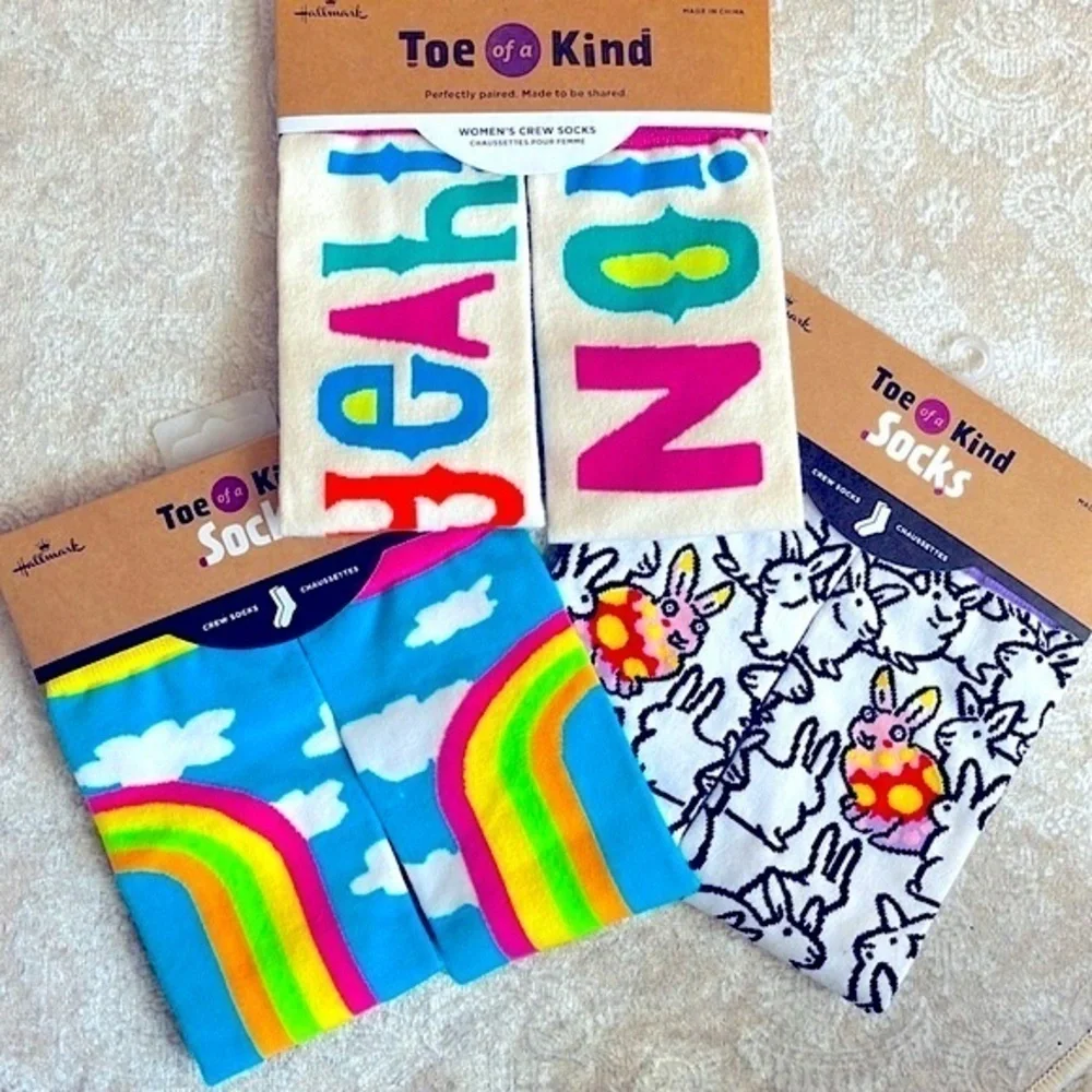 Brand New Set of 3 Pairs of Hallmark Toe of a Kind Crew Socks Rainbow Bunnies